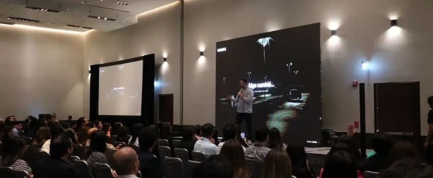 Fotografía de la conferencia sobre el futuro del marketing impartida por Raúl de Anda 