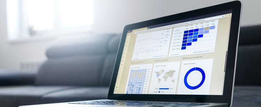 laptop-analisis-datos-direccion-estrategica
